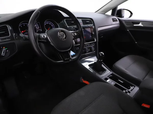 Photo 5 of 31 of WVWZZZAUZLP505120 Volkswagen GOLF Variant 1.0 TSI Comfortline 5-drs Combi