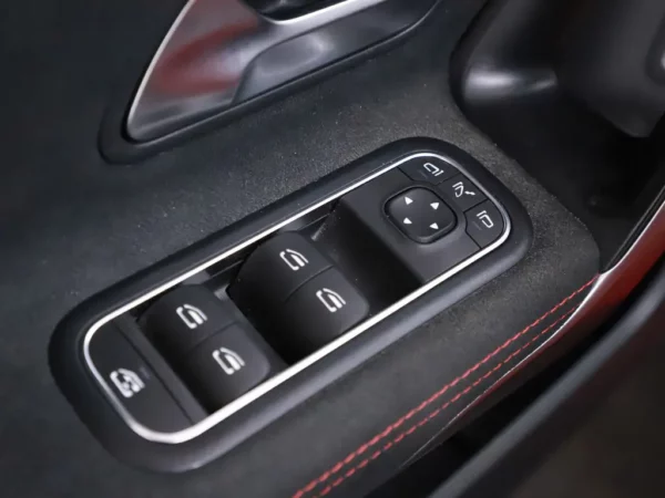 Photo 5 of 32 of W1K1771861J273372 Mercedes-Benz A-Klasse 250e Business Solution AMG HUD