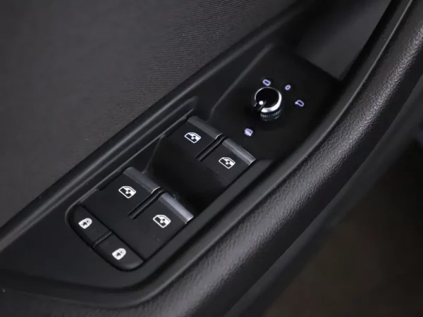 Photo 5 of 32 of WAUZZZF49LA006189 Audi A4 Avant 35 TFSI Launch Business