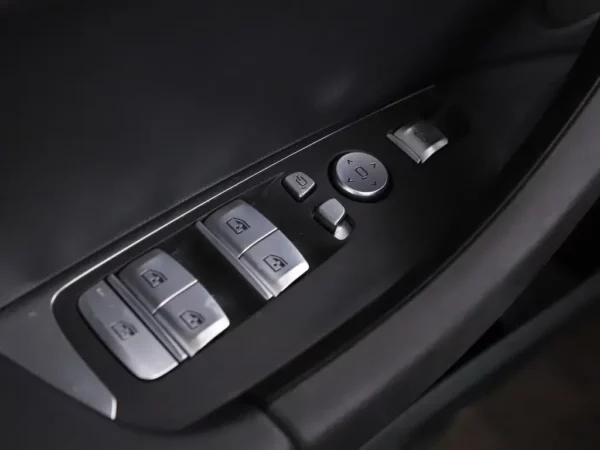 Photo 5 of 36 of WBY7X41090SZ08143 BMW iX3 Executive 80 kWh