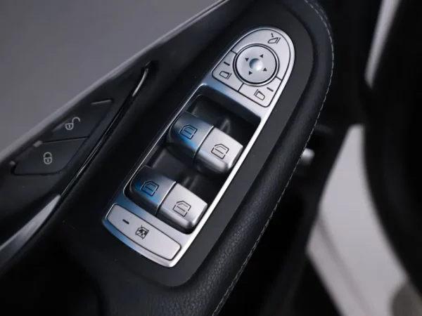 Photo 5 of 37 of WDC2539541F486918 Mercedes-Benz GLC 350e 4MATIC AMG LED