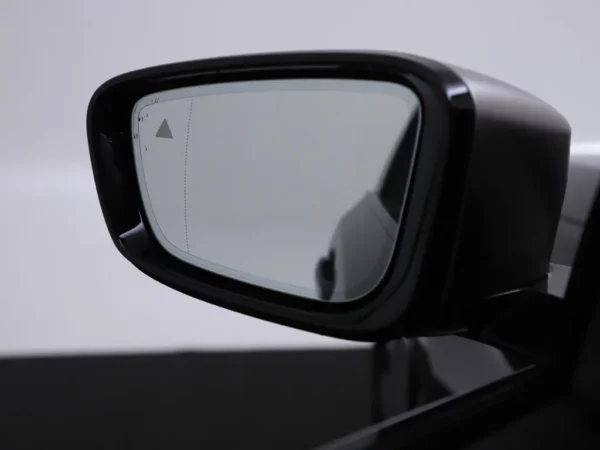 Photo 5 of 43 of WBAJB91010G463402 BMW 5 Serie M550i xDrive High Executive 4-drs Sedan