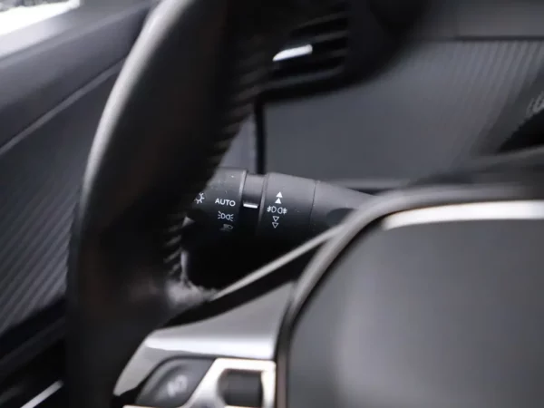 Photo 6 of 30 of VR3USHNKKLJ748222 Peugeot 2008 1.2 PureTech Blue Lease Active