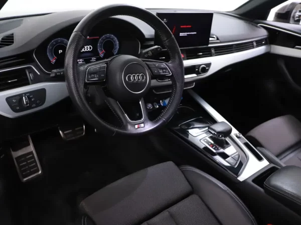 Photo 6 of 30 of WAUZZZF47LA021709 Audi A4 Avant 35 Automaat TFSI S-Line Sport