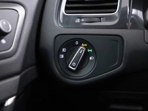 Photo 6 of 31 of WVWZZZAUZLP505120 Volkswagen GOLF Variant 1.0 TSI Comfortline 5-drs Combi