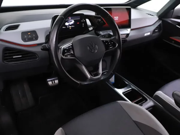 Photo 6 of 31 of WVWZZZE1ZMP001396 Volkswagen ID.3 First Plus 58 kWh