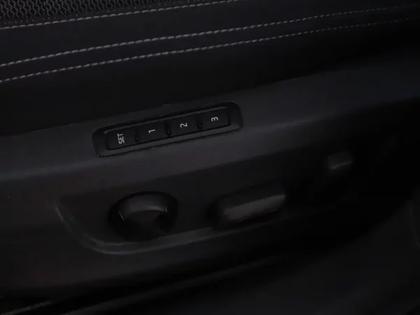 Photo 7 of 33 of TMBJN9NP9N7013019 Skoda Superb Combi 1.5 TSI ACT Business Edition Plus