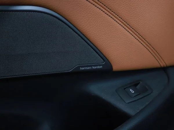 Photo 7 of 35 of WBAJA11000BH44952 BMW 5 Serie 520i Aut. High Executive 4-drs Sedan