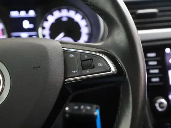 Photo 8 of 27 of TMBJP9NE6L0010741 Skoda Octavia Combi 1.0 TSI Business Edition