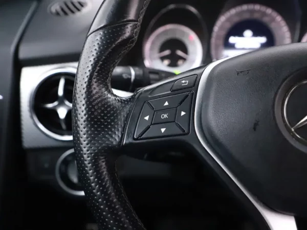 Photo 8 of 27 of WDC2049011F964945 Mercedes-Benz GLK-Klasse 200 CDI Ambition