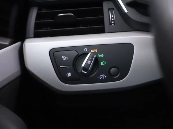 Photo 8 of 29 of WAUZZZF46NN010986 Audi A4 Limousine 40 TFSI Advanced Edition