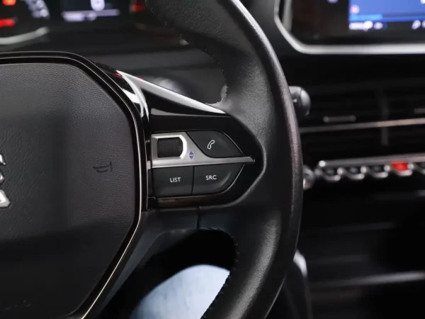 Photo 8 of 30 of VR3USHNKKLJ748222 Peugeot 2008 1.2 PureTech Blue Lease Active