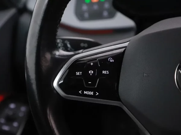 Photo 8 of 31 of WVWZZZE1ZMP001396 Volkswagen ID.3 First Plus 58 kWh