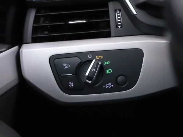 Photo 8 of 32 of WAUZZZF49LA006189 Audi A4 Avant 35 TFSI Launch Business