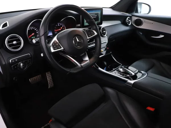 Photo 8 of 34 of WDC2533461F442197 Mercedes-Benz GLC Coupé 250 4MATIC Premium Plus AMG LED