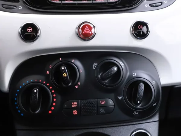 Photo 9 of 19 of ZFABF1BJ9NJG82407 Fiat 500C 1.0 Hybrid Cult 2-drs Softtop