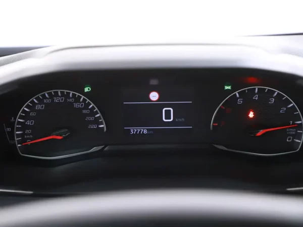 Photo 9 of 26 of VR3USHNKKPJ554293 Peugeot 2008 1.2 PureTech Active Pack Cruise