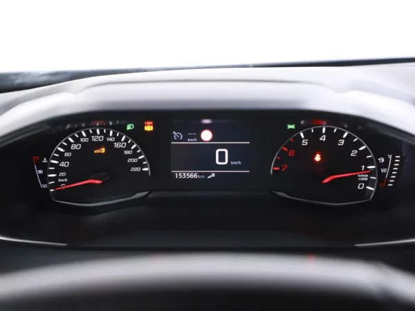 Photo 9 of 30 of VR3USHNKKLJ748222 Peugeot 2008 1.2 PureTech Blue Lease Active