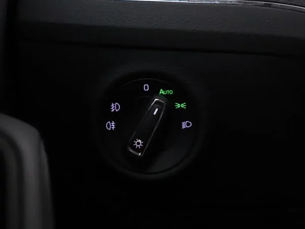 Photo 9 of 33 of TMBJN9NP9N7013019 Skoda Superb Combi 1.5 TSI ACT Business Edition Plus