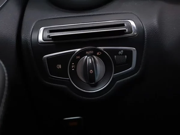 Photo 9 of 36 of WDD2052771F890023 Mercedes-Benz C-Klasse Estate 200 Business Solution AMG Plus Upgrade Edition 5-drs Combi