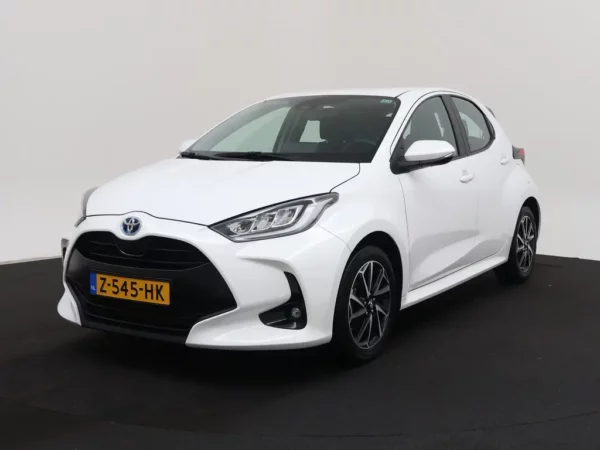 Photo 1 of 27 of YARKBAC3200180897 Toyota Yaris 1.5 Hybrid Dynamic 5-drs Hatchb