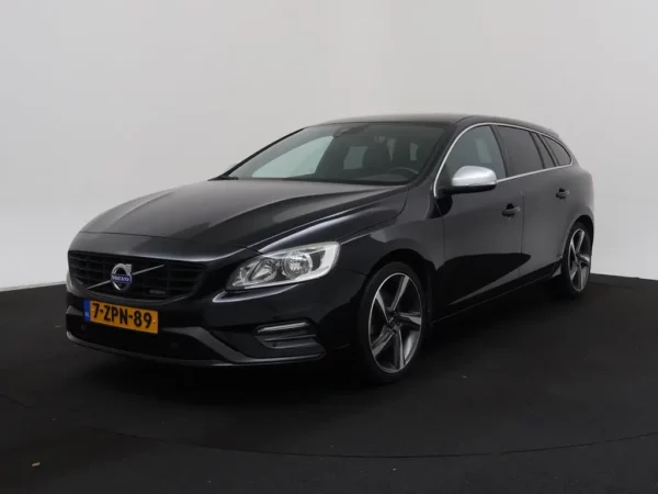 Photo 1 of 28 of YV1FW45HBF1260589 Volvo V60 1.6 T3 R-Design Cruise Ecc