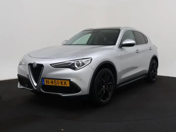 Photo 1 of 41 of ZARFAHBN5J7C00212 Alfa Romeo Stelvio 2.0 T AWD Special Edition 5-drs SUV