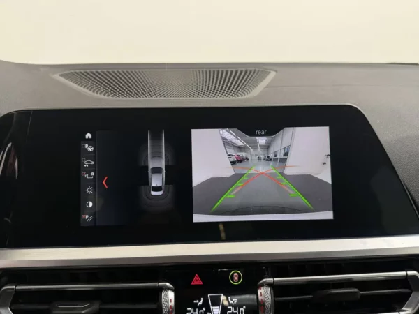 Photo 10 of 23 of WBA5F71090A415661 BMW 3-serie 320i High Executive (4-drs Sedan)