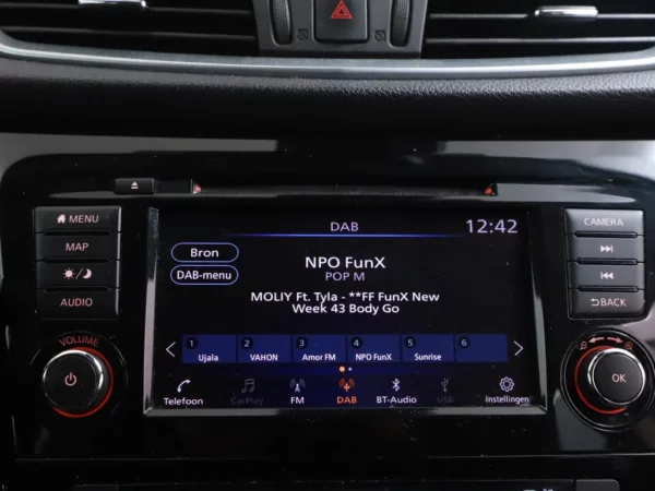 Photo 10 of 26 of SJNFFAJ11U2639705 Nissan QASHQAI 1.3 DIG-T Business Edition Pano