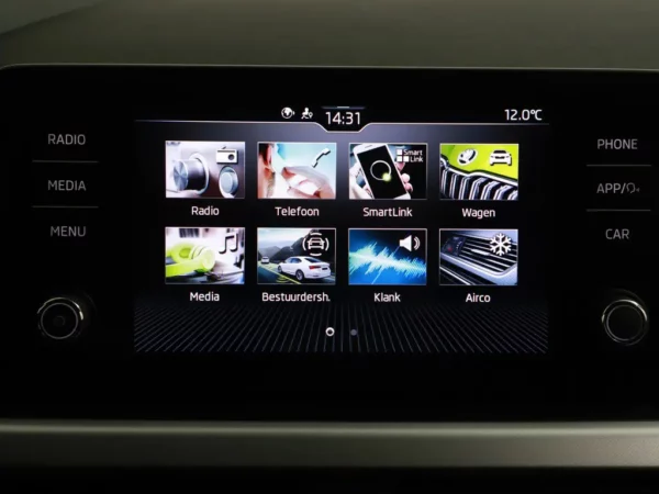 Photo 10 of 27 of TMBGR6NW3N3076807 Skoda Kamiq 1.0 TSI Business Edition (5-drs