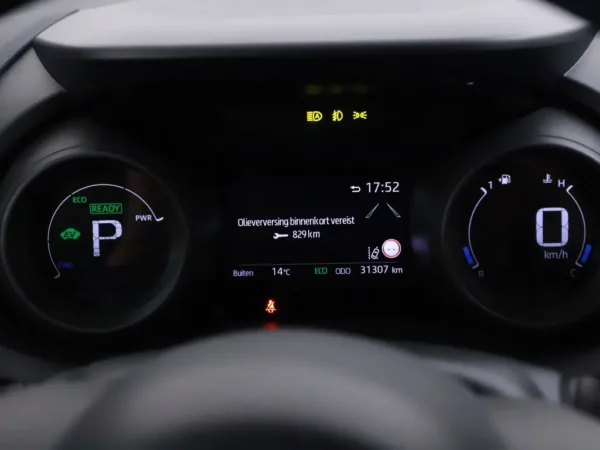 Photo 10 of 27 of YARKBAC3200180897 Toyota Yaris 1.5 Hybrid Dynamic 5-drs Hatchb