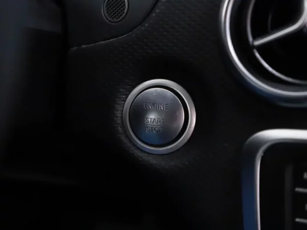 Photo 10 of 28 of WDD1760421J761277 Mercedes-Benz A-Klasse 180 Aut. AMG LED