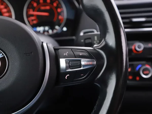 Photo 10 of 30 of WBA2F510X0V663191 BMW 2 Serie Coupé 230i Aut. Centennial High Executive Coupé M-Pack