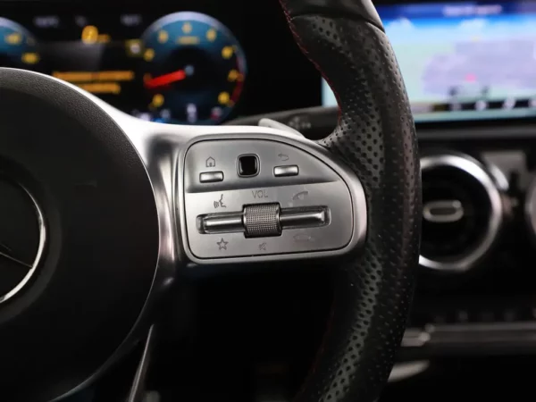 Photo 10 of 30 of WDD1771871J141650 Mercedes-Benz A-Klasse 200 Aut. Business Solution AMG