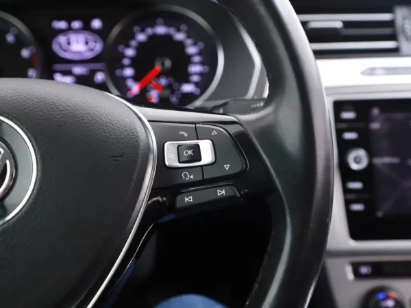 Photo 10 of 32 of WVWZZZ3CZJE179289 Volkswagen Passat 1.4 TSI ACT Comfortline 4-drs Sedan