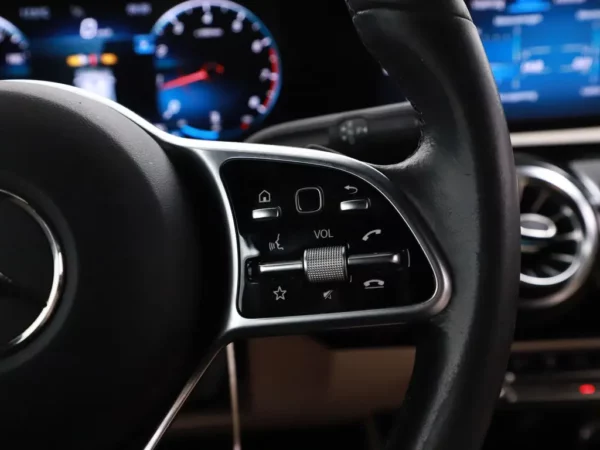 Photo 10 of 33 of W1K1186871N219379 Mercedes-Benz CLA-Klasse Shooting Brake 200 Business Solution