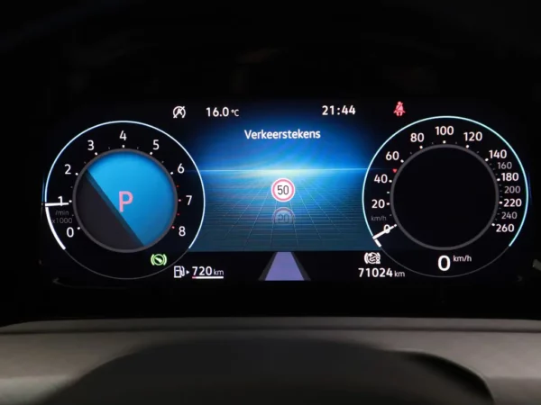 Photo 10 of 33 of WVWZZZCD2PW528663 Volkswagen GOLF Variant 1.0 eTSI Life Business