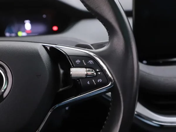 Photo 10 of 34 of TMBJB7NY3NF011424 Skoda Enyaq iV 60 5-drs SUV Cruise