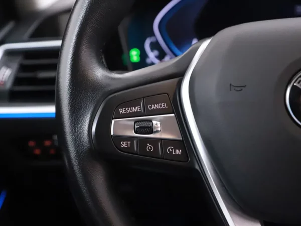 Photo 10 of 34 of WBA6N31060FL56510 BMW 3 Serie Touring 330e Business Edition Plus LED