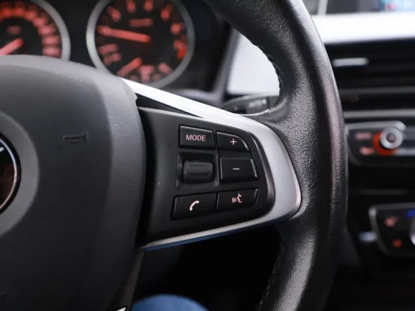 Photo 10 of 34 of WBAHS110605H03722 BMW X1 sDrive18i Aut. High Executive LED