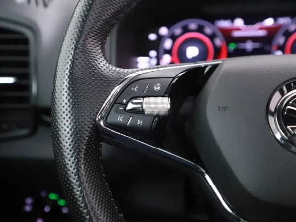 Photo 10 of 35 of TMBJR7NU3M2011227 Skoda Karoq 1.5 TSI ACT Sportline Business PANO