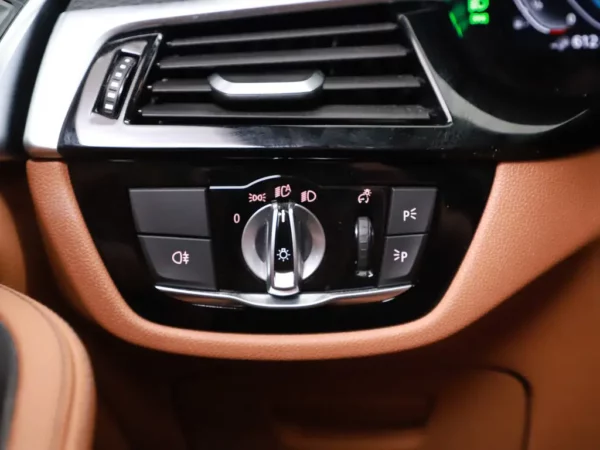 Photo 10 of 35 of WBA11CG000CL71888 BMW 5 Serie Touring 530e Business Edition Plus M-Pack