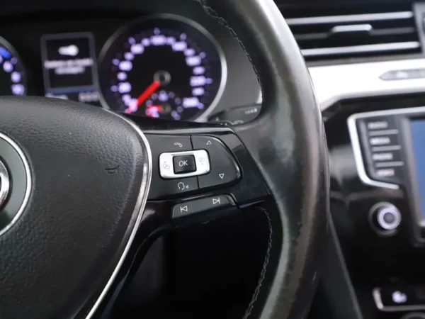 Photo 10 of 35 of WVWZZZ3CZHE054129 Volkswagen Passat Variant 1.4 TSI GTE Connected