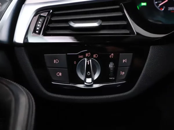 Photo 10 of 36 of WBAJK51080BX22697 BMW 5 Serie 520i Aut. High Executive M-Pack LED