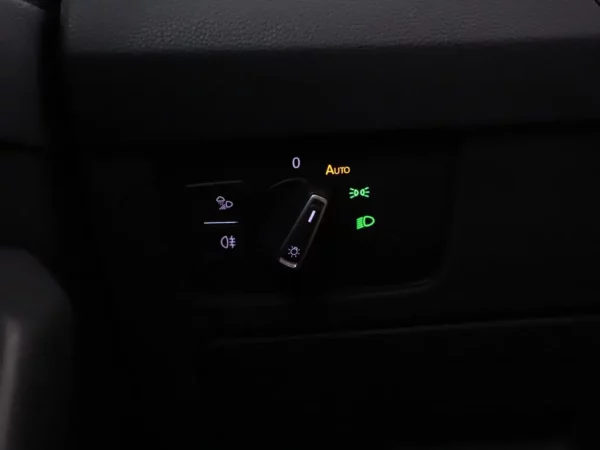 Photo 10 of 37 of WVWZZZ3HZJE515000 Volkswagen Arteon 1.5 TSI DSG R-Line