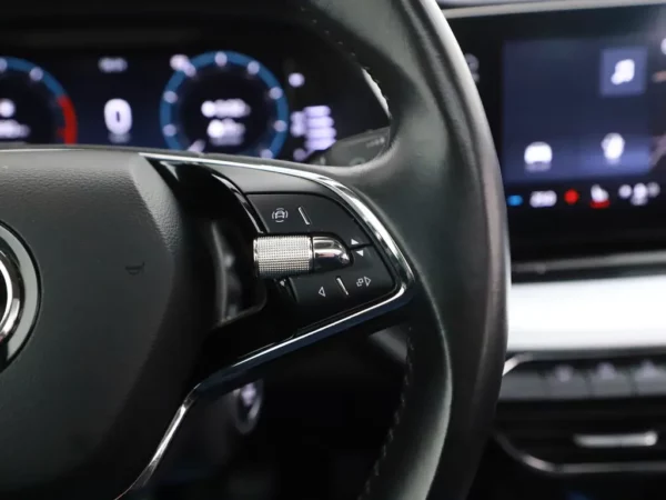 Photo 10 of 38 of TMBJP7NX4MY040099 Skoda Octavia Combi 1.0 TSI Business Edition Plus 5-drs Combi