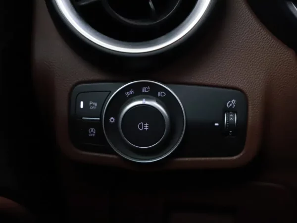 Photo 10 of 41 of ZARFAHBN5J7C00212 Alfa Romeo Stelvio 2.0 T AWD Special Edition 5-drs SUV