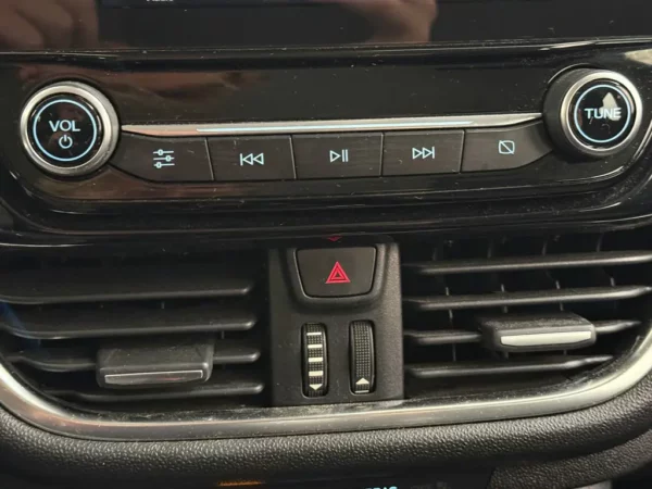 Photo 11 of 21 of WF0JXXGAHJJJ67730 Ford Fiesta 1.1 Trend Airco