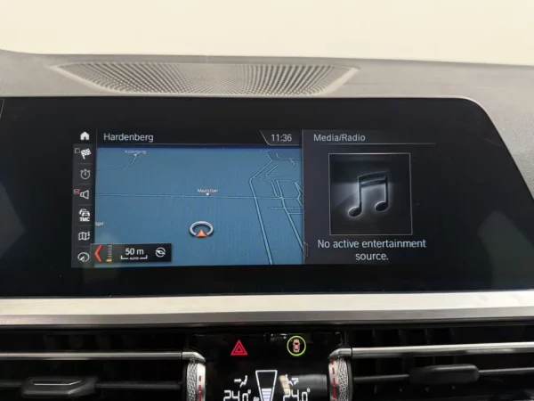 Photo 11 of 23 of WBA5F71090A415661 BMW 3-serie 320i High Executive (4-drs Sedan)