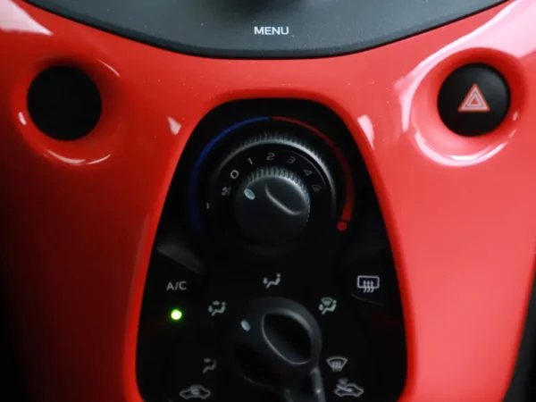 Photo 11 of 24 of VF7PAHMTBER752090 Citroen C1 1.2 PureTech Airscape Shine Alloy